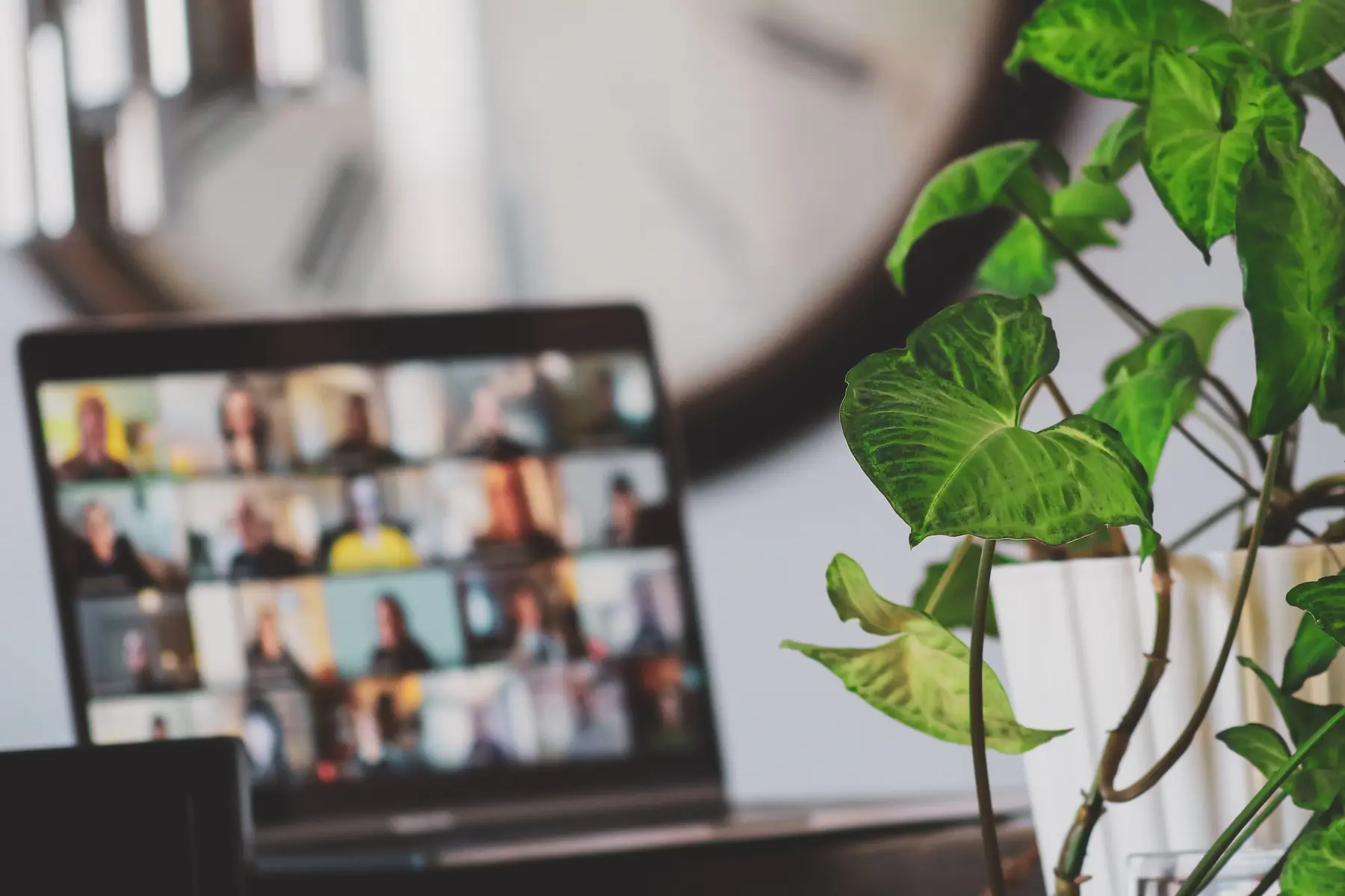 5 Tips to Master Hybrid Workplace Communication