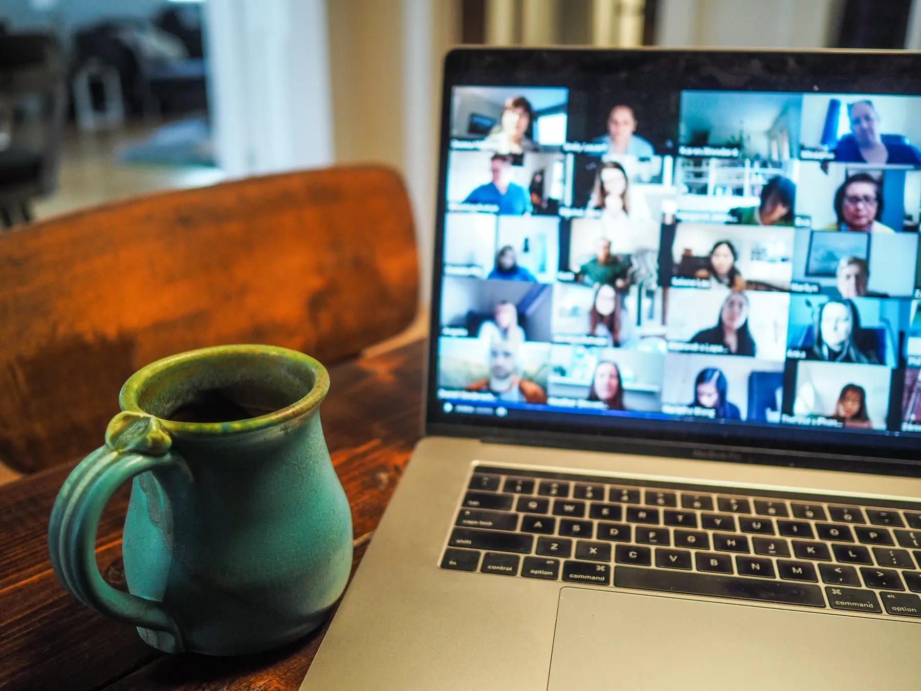 5 Challenges of Flexible Work Arrangements (& Solutions)
