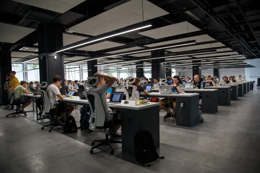 Desk Sharing: The Ultimate Guide for Hybrid Teams