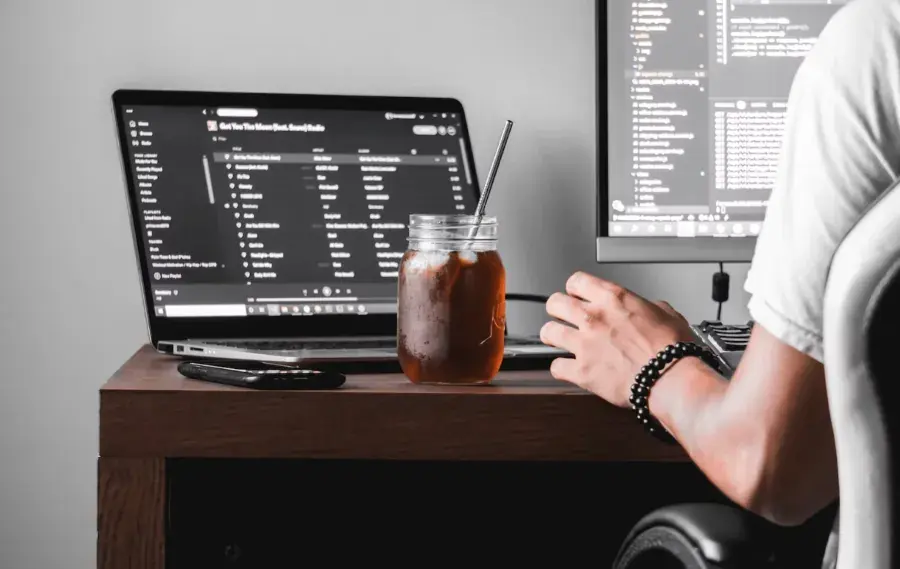 Hybrid Work Schedule Optimization: A 2025 Guide