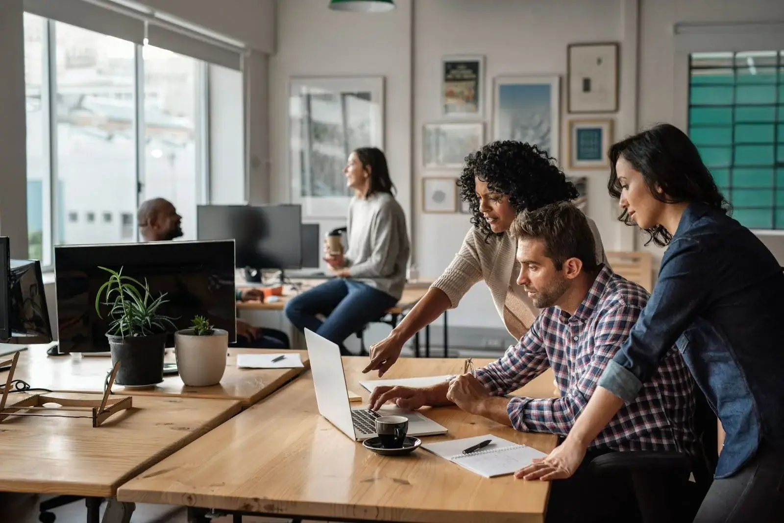 10 Best Desk Sharing Software for Hybrid Work