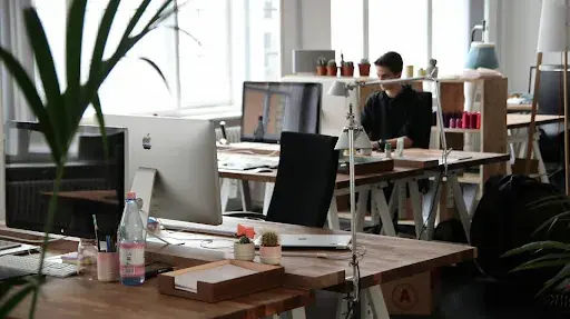 5 Key Advantages of Hot Desking You Can't Ignore