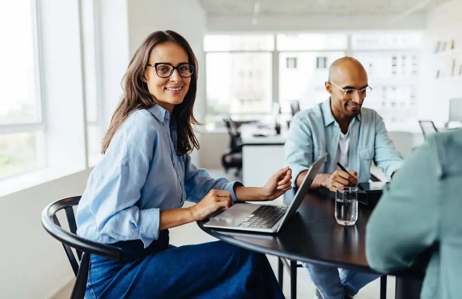 Desk Sharing 101: A Guide for Hybrid Offices