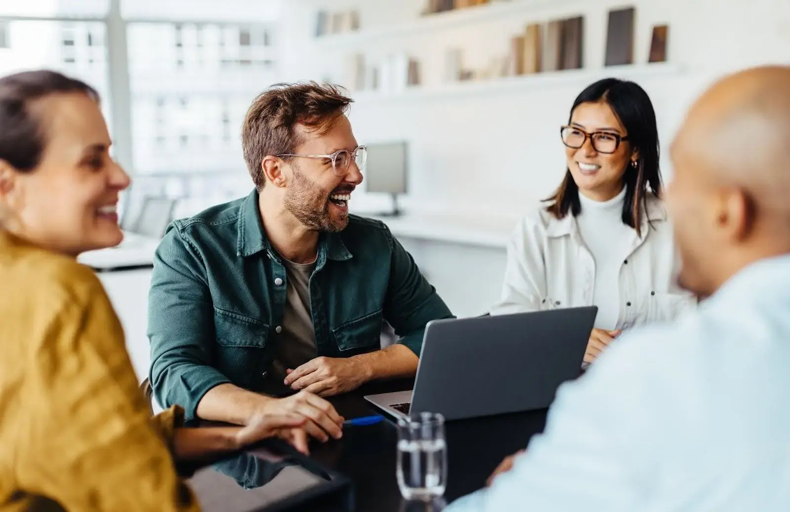 5 Smart Office Management Tips for Hybrid Teams