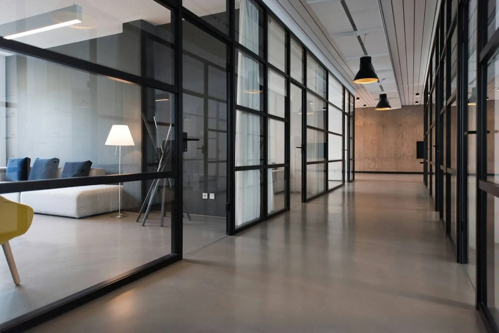 The Modern Hybrid Workplace: A How-To Guide