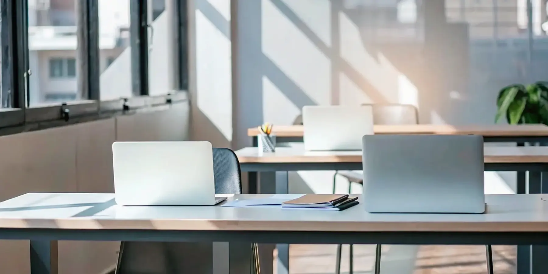 10 Best Desk Sharing Software Tools for 2025