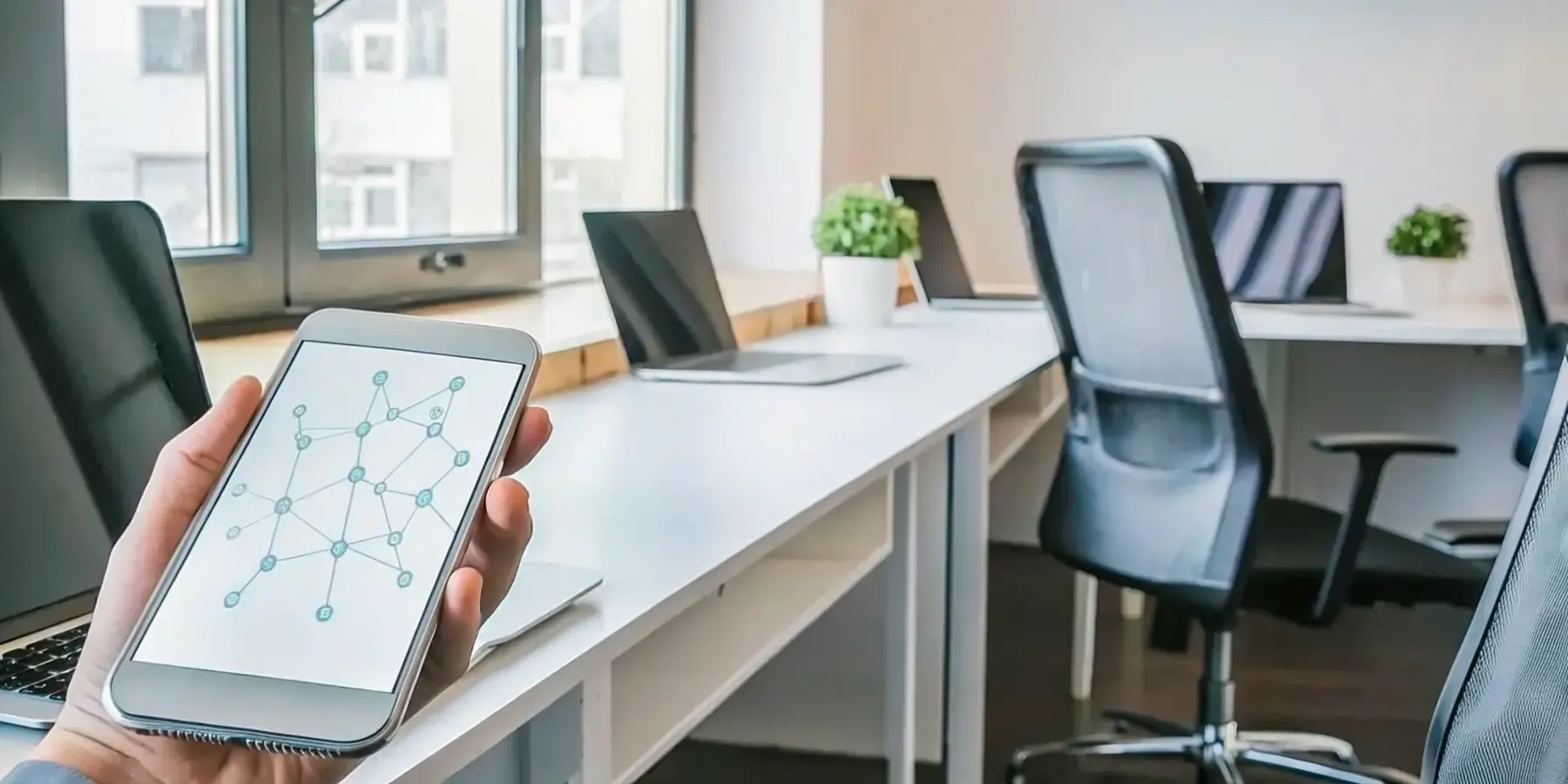 8 Best Hot Desking Tools for Slack Teams