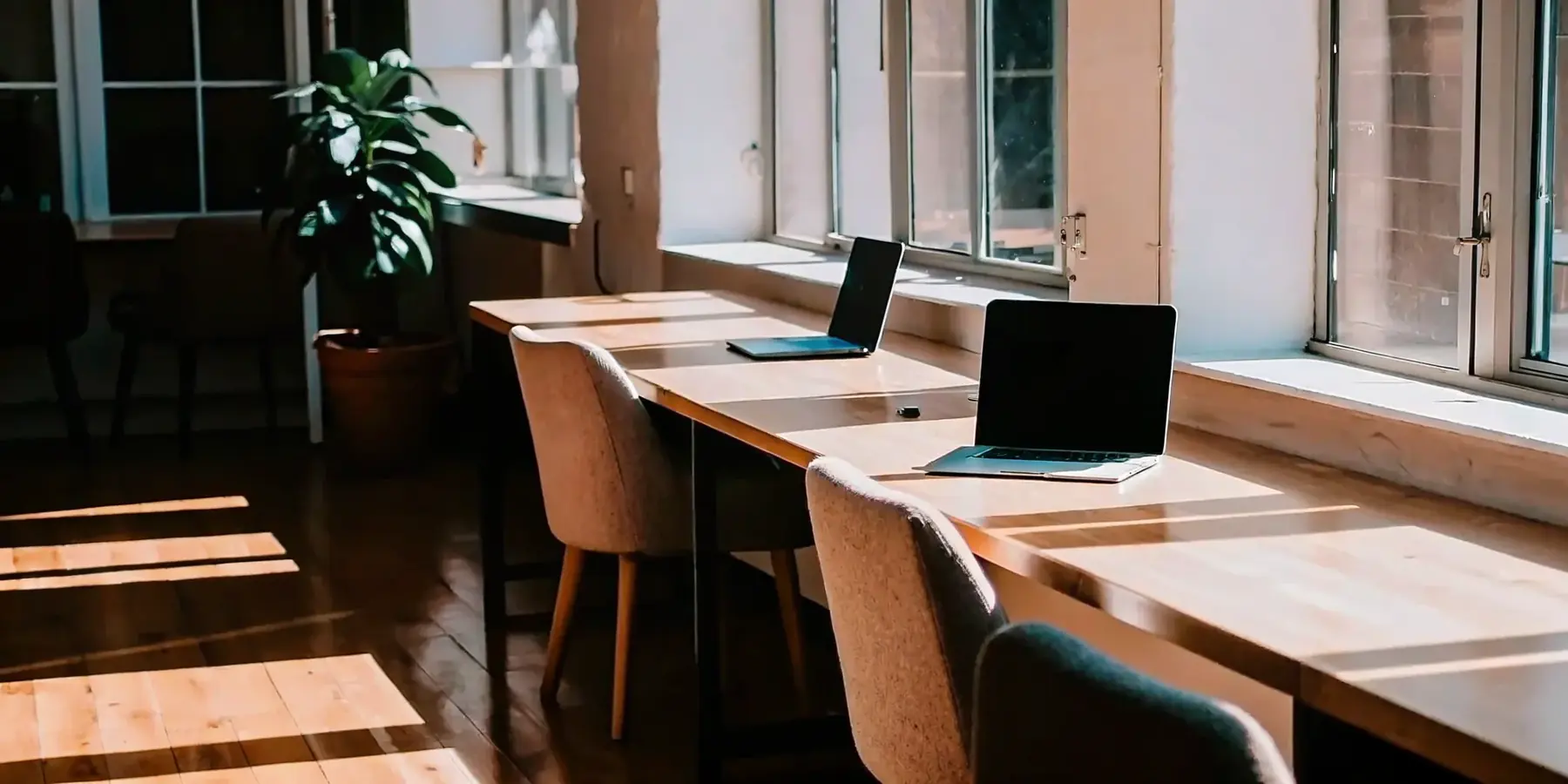 Your Guide to a Thriving Hybrid Workplace: Tips & Best Practices