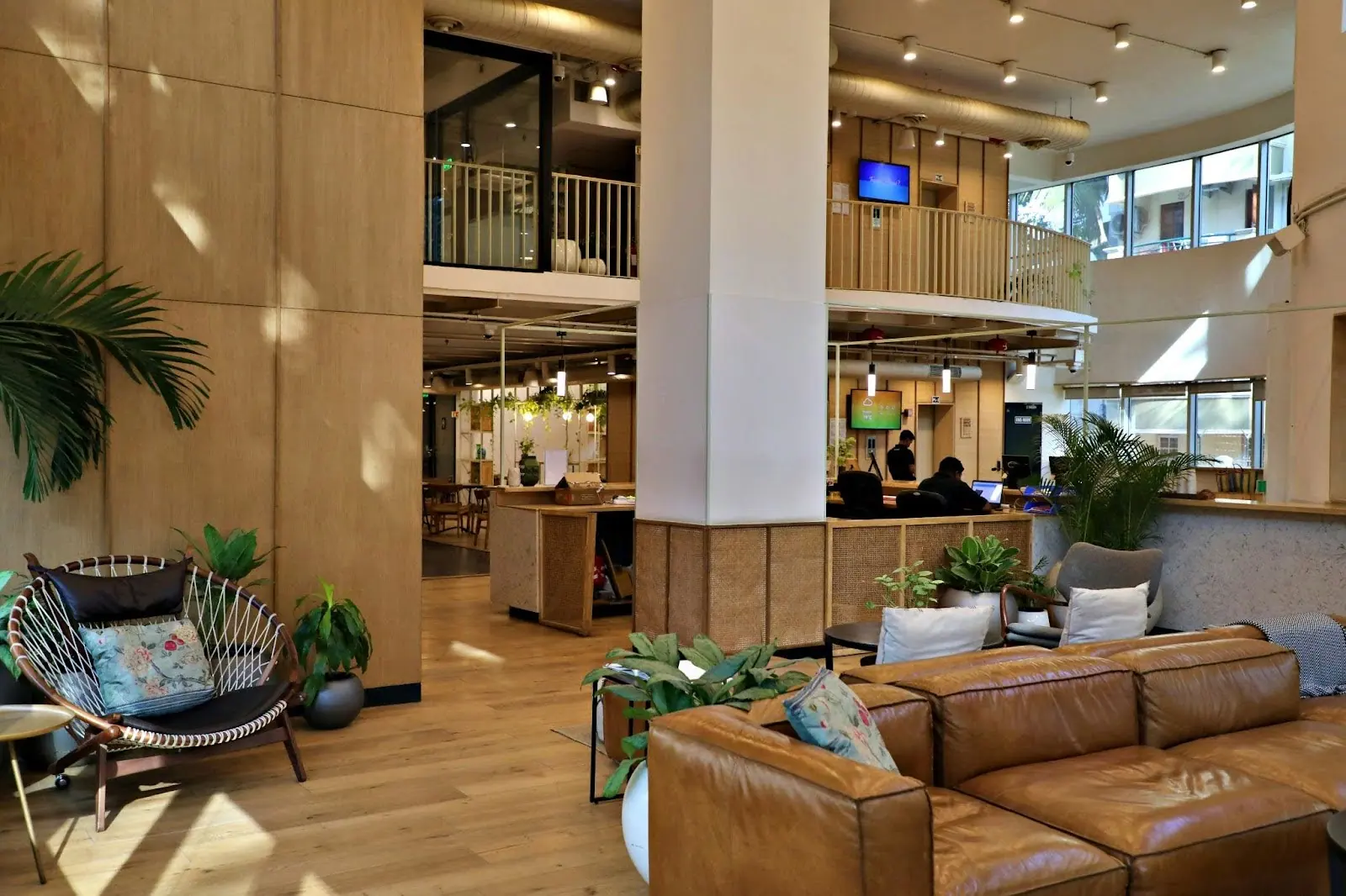 Step-by-Step Guide to Implement Hot Desking with Officely