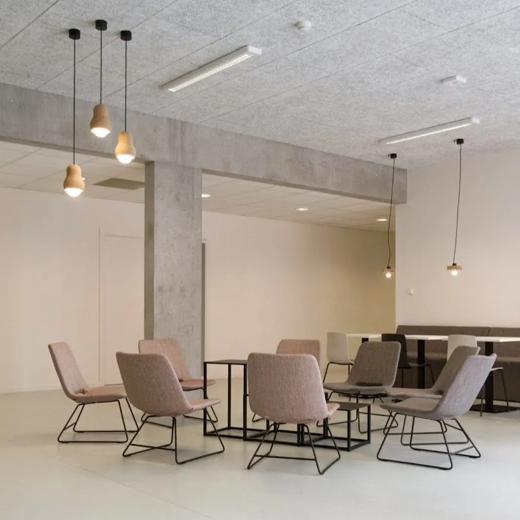 How to Manage a Hybrid Workplace Using Officely & Slack